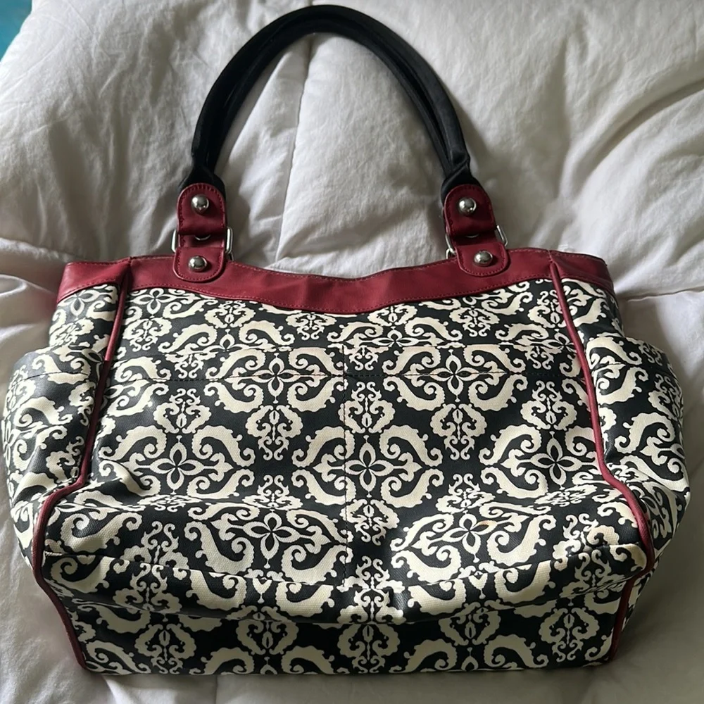 Petunia Pickle Bottom tote/diaper/mommy bag with front pockets, two back pockets